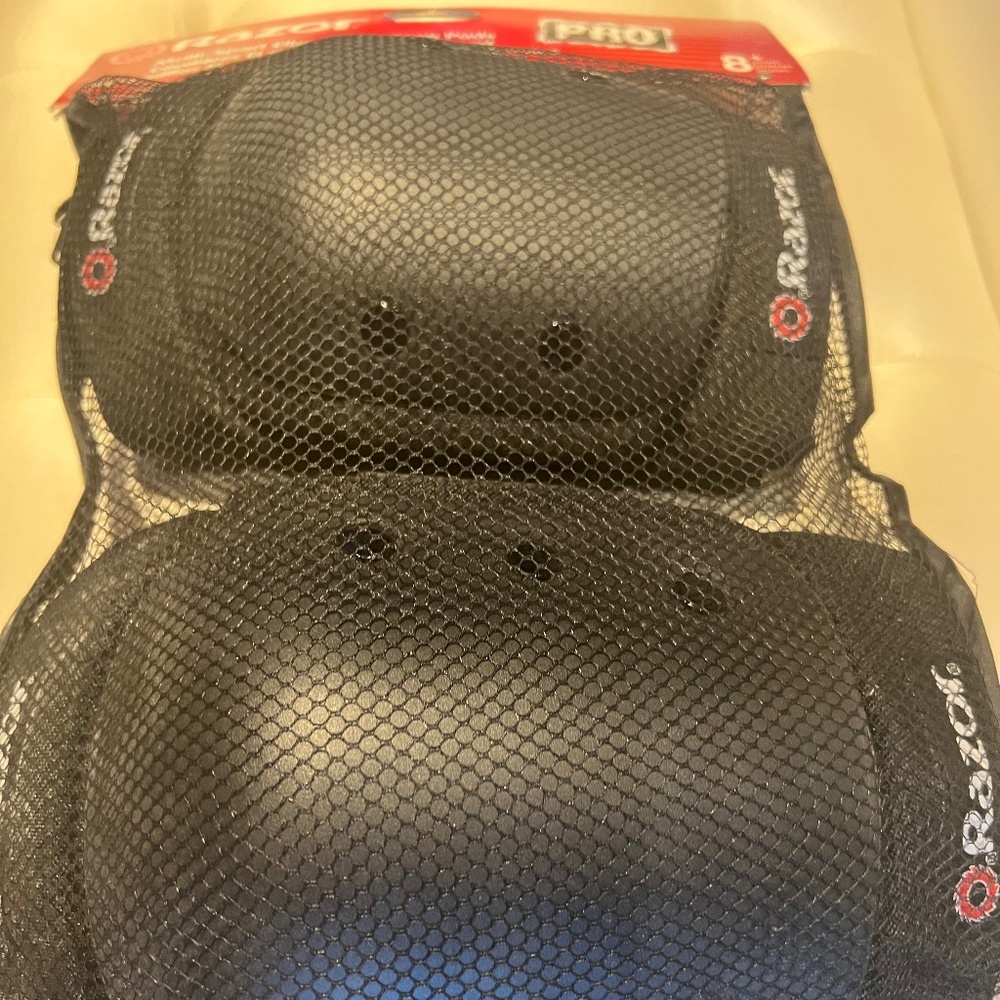 Brand new RAZOR PRO unisex Multi-sport elbow and knee pads age  8+